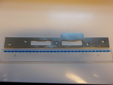 Preview: Schutzschließblech mit Lappen SB13L, 300 x 3 mm rechts/links verwendbar